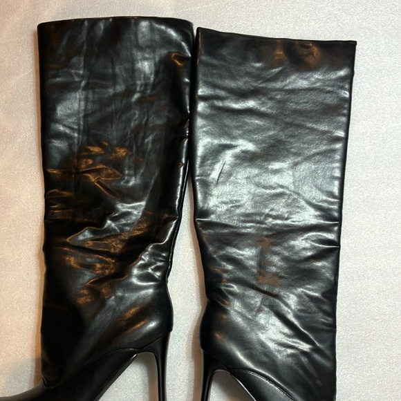 FN Make you Closer knee boots. Size 11. New. - Picture 4 of 5